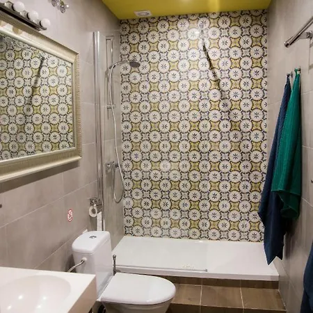 Homestay Luxurio With Baths Livorno
