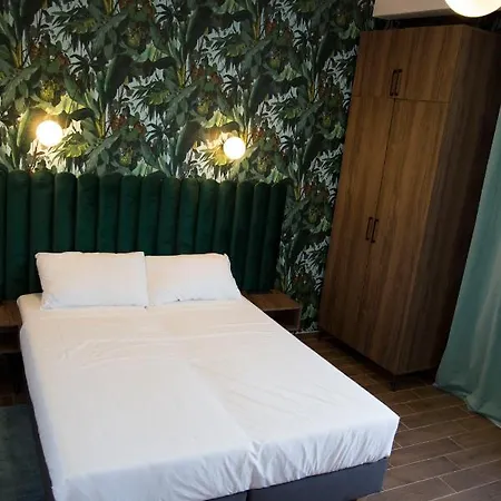 Homestay Luxurio With Baths Livorno