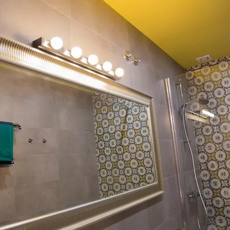 Luxurio- With Private Bathrooms * Livorno