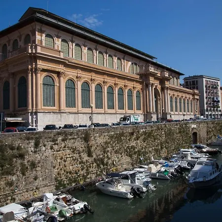 Luxurio- With Private Bathrooms Livorno