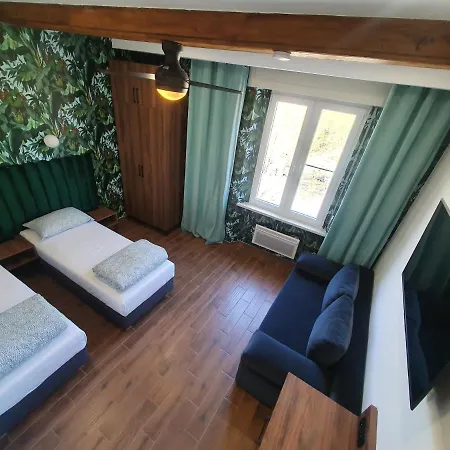 Luxurio- With Private Bathrooms *