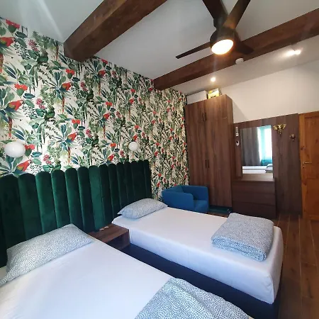 Luxurio- With Private Bathrooms Privat bolig Livorno