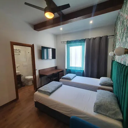Luxurio- With Private Bathrooms *