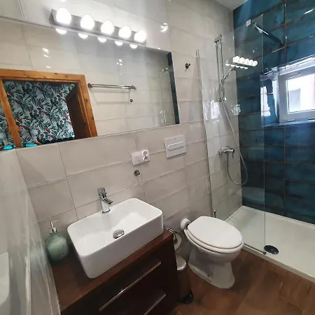Luxurio With Baths *